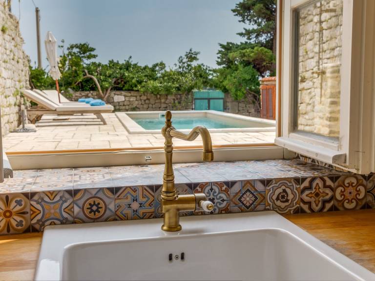 Vacation home with private pool, BBQ & garden — photo 3