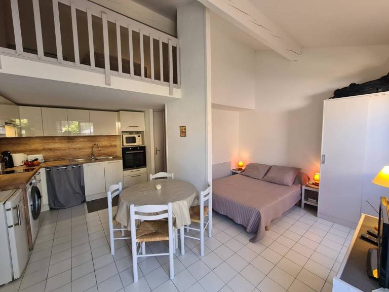 Cozy Studio Loft with Pool, Terrace & Parking - Sleeps 4 - Near Beach & Village in Argelès-sur-Mer — photo 2