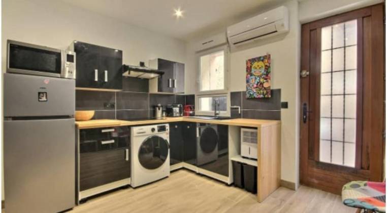 2 rooms 30 m2 full of charm, in the heart of the 7th arrondissement Marseille — photo 3