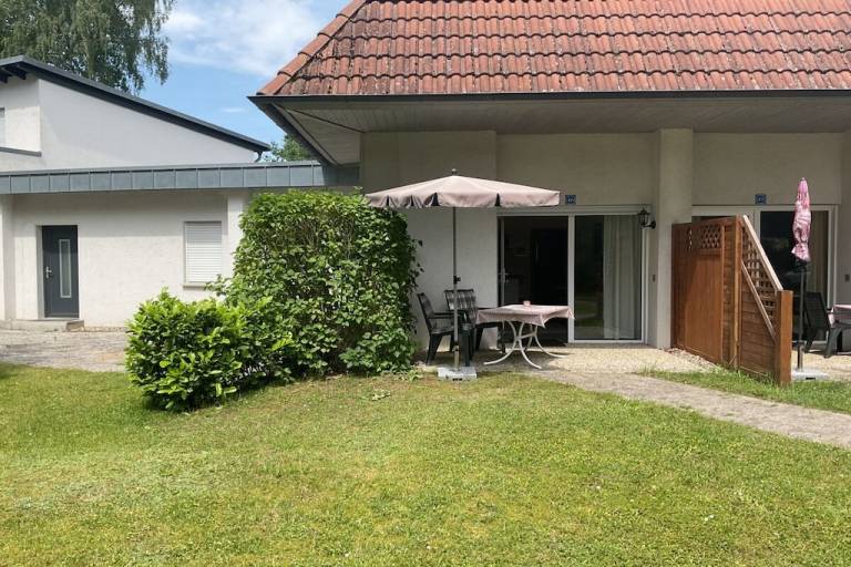 Bungalow with terrace & yard | Pet-friendly — photo 5