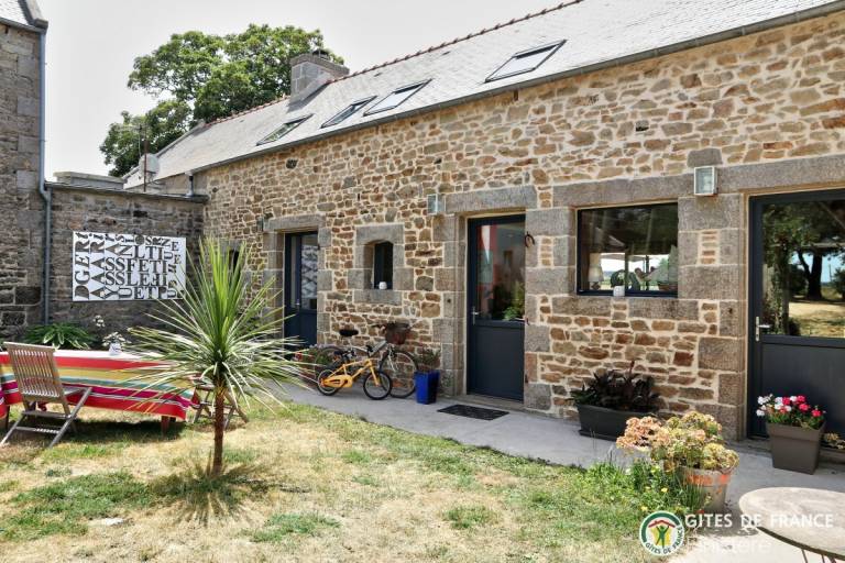 Gite with garden, terrace & grill — photo 5