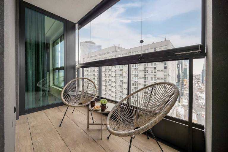 Grzybowska 37 Warszawa Luxury Apartment with Parking Balcony and Desk for Remote Work — photo 3