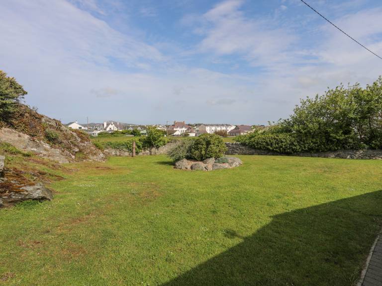 Cottage with garden | Beach view — photo 4