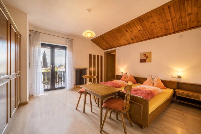 Rental apartment with garden & grill | Mountain view in Lana