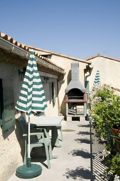 Rental apartment with pool, barbecue & yard | Mountain view — photo 4