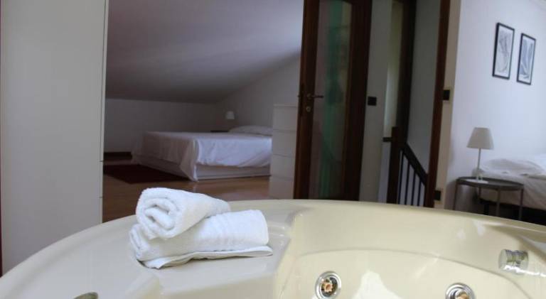 Lovely holiday apartment with hot tub & pool | Pet-friendly — photo 5