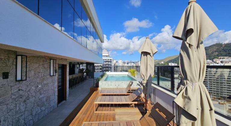 Apartment with pool — photo 4