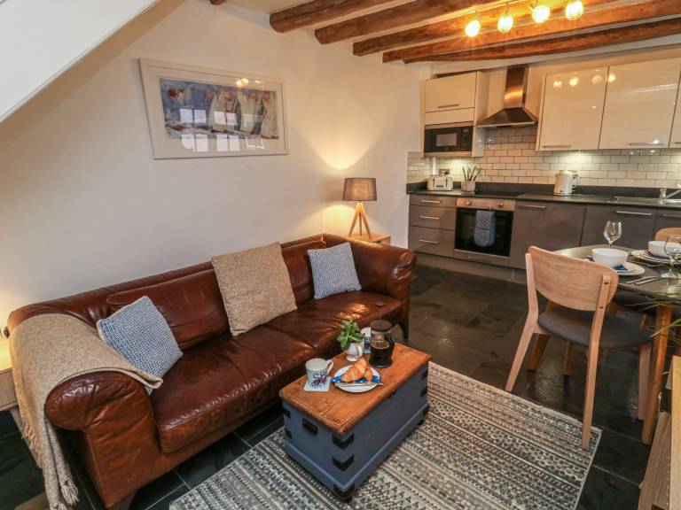 Family-oriented cottage with yard | Beach view | Close to the beach | Pets allowed — photo 3