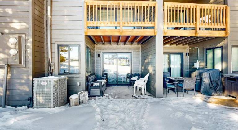 Vacation home with hot tub — photo 4