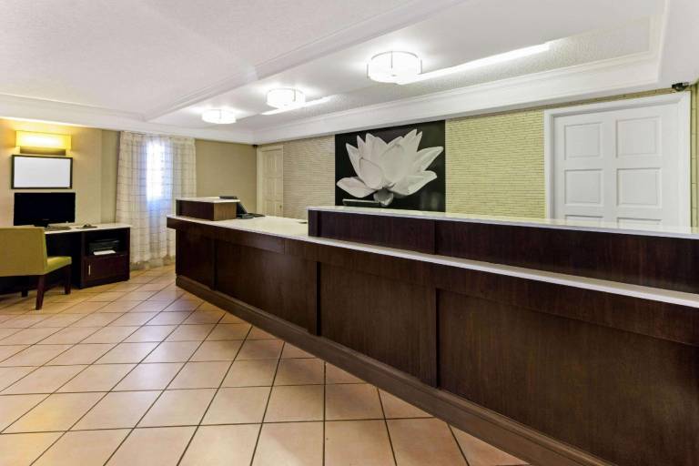 La Quinta Inn by Wyndham Santa Fe — photo 4