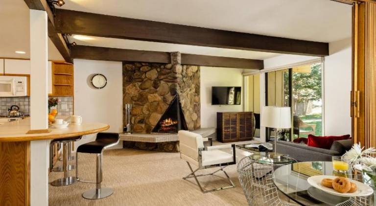 Holiday apartment with heated pool & hot tub in Aspen, CO