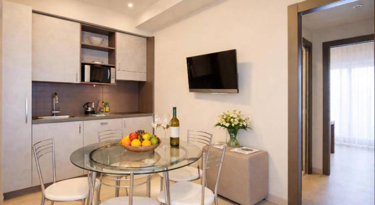 Wonderful serviced apartment with pool & terrace | Next to the beach | Suitable for remote work | Dogs allowed — photo 3