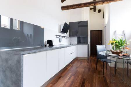 Rental apartment | Close to Two Towers — photo 3