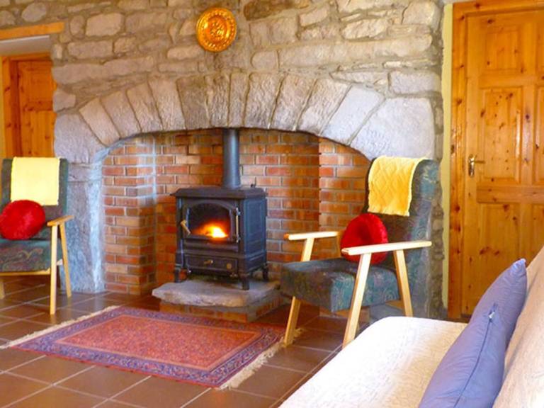 Cottage with garden — photo 2
