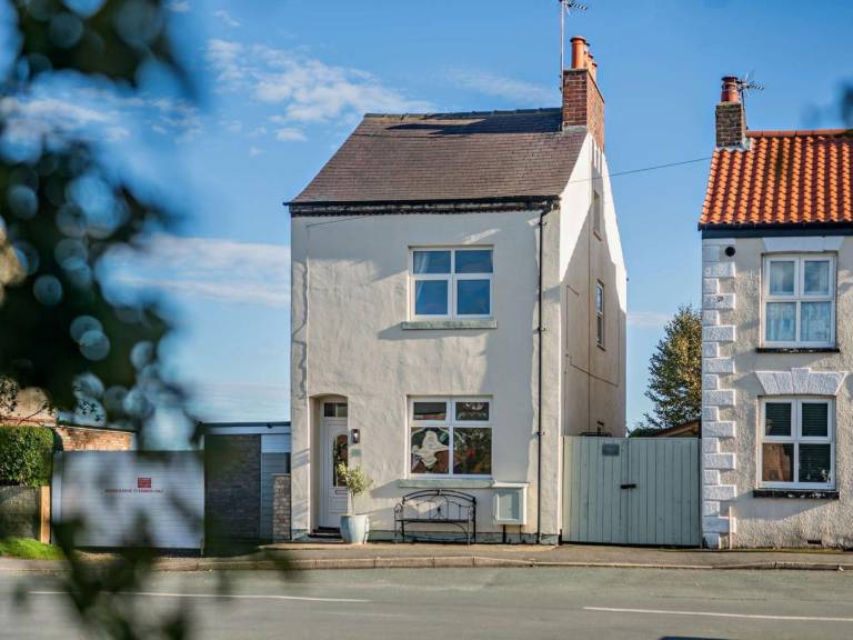 Fully equipped beautiful cottage with yard | Dogs allowed in Bridlington