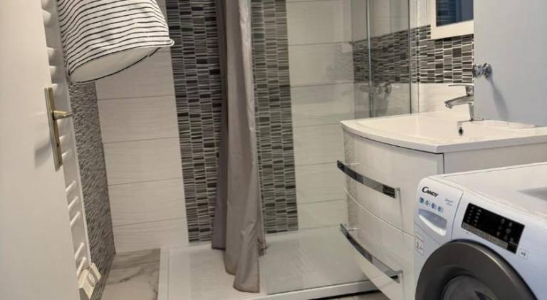 Apartment with pool — photo 4