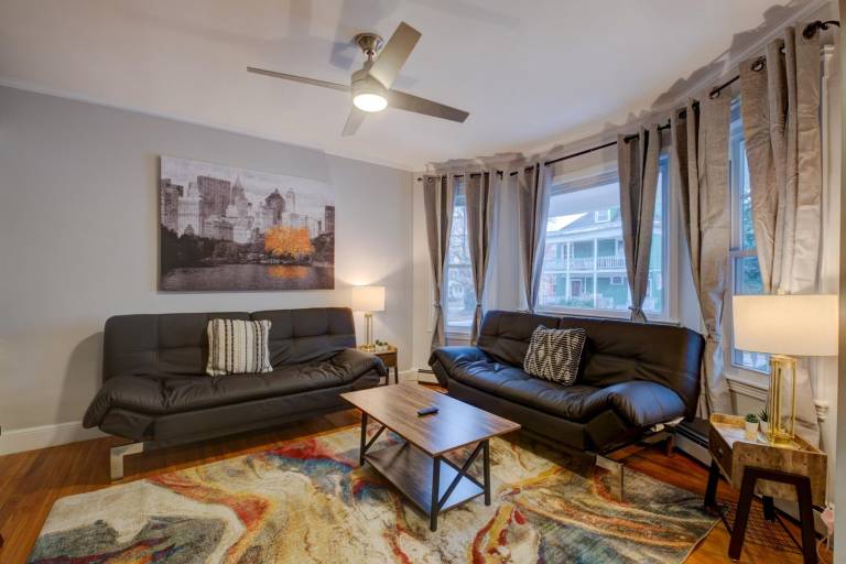 Spacious 2bd 1ba Free Parking 3D TOUR