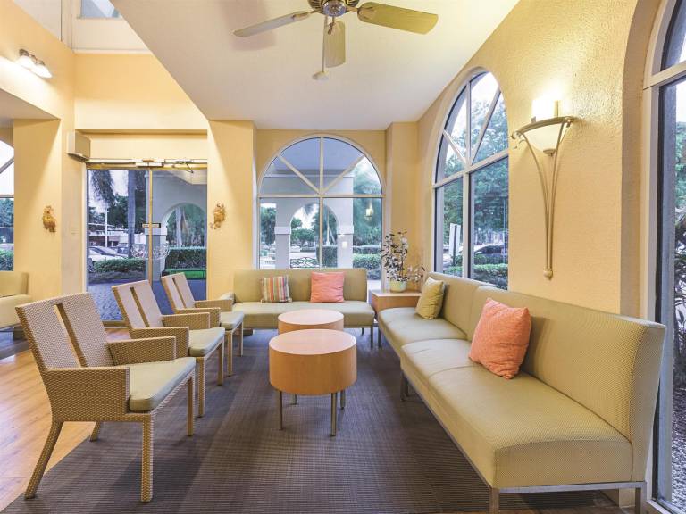 La Quinta Inn & Suites by Wyndham Miami Lakes — photo 2