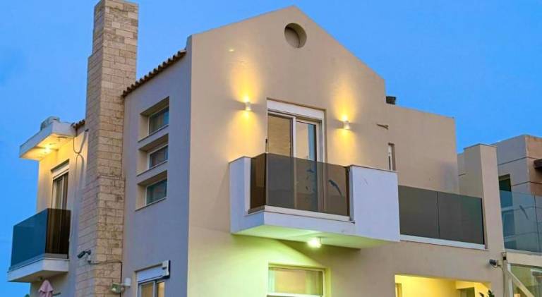 Fully equipped villa with yard, hot tub & terrace | Pets allowed — photo 4