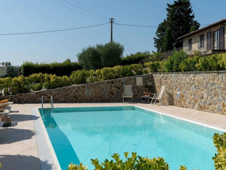 House with terrace, private pool & grill — photo 5
