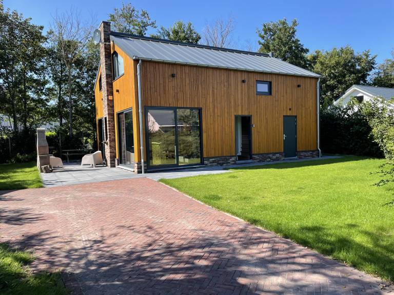 Bungalow mit Garten, Grill und Terrasse