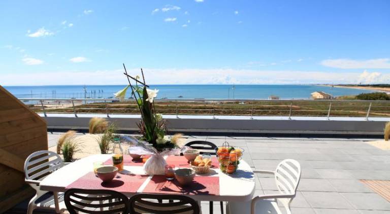 Charming apartment with terrace | Close to the beach | Pets allowed in Saint-Gilles-Croix-de-Vie