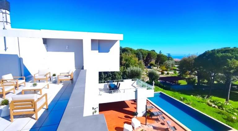 Vacation home with pool in Avola