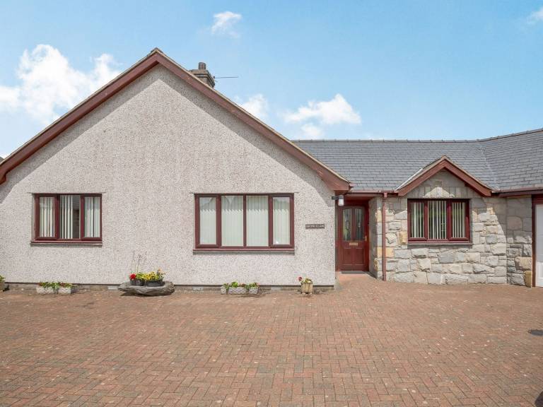 Cottage Bala