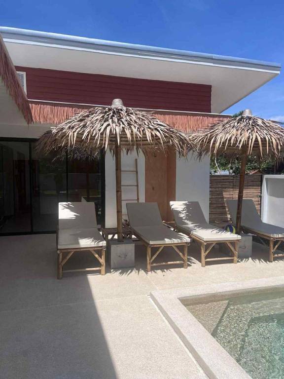 House with terrace, yard & pool in Koh Samui