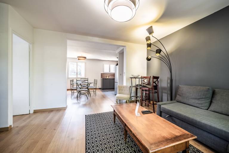 Family-friendly apartment with fast internet | City view | Perfect for remote work | Pets allowed — photo 3