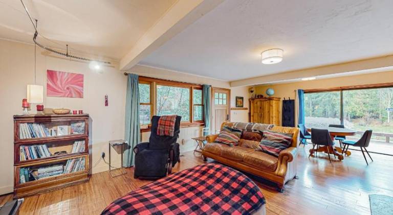 Vacation home with hot tub | Pet-friendly in Ponderay, ID