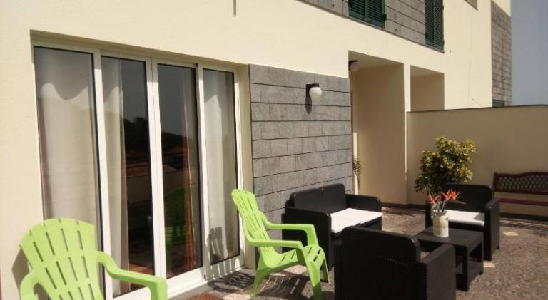 Vacation home with grill, terrace & pool — photo 5