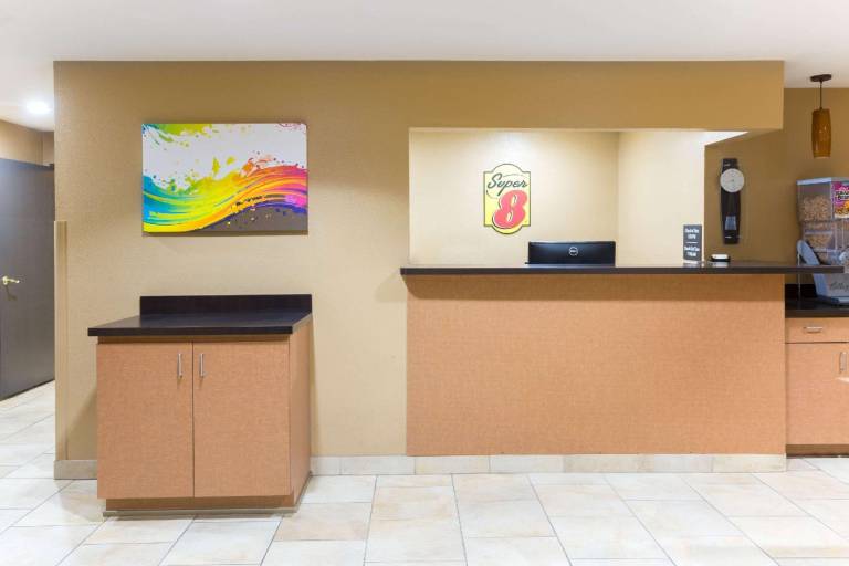 Super 8 By Wyndham Radcliff Ft. Knox Area — photo 4