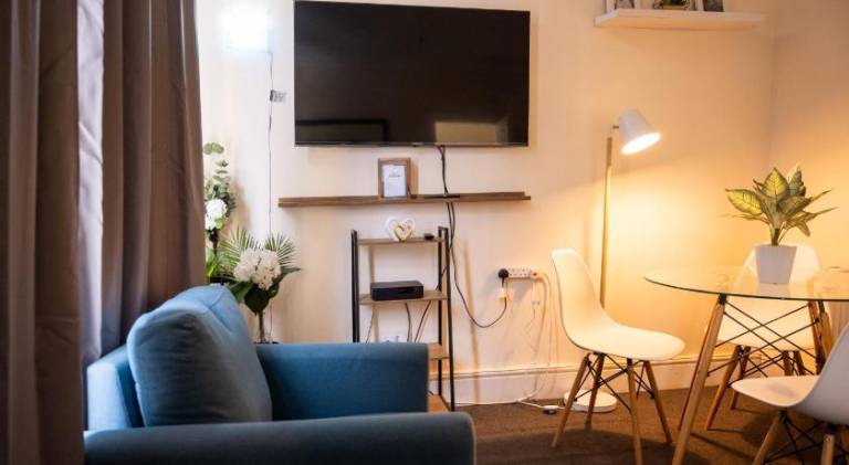 House with 5 rooms for 11 persons in Northampton