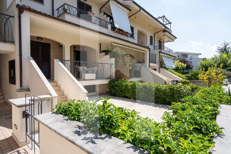 Holiday apartment with pool & patio | Sea view — photo 3
