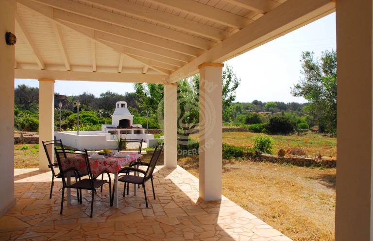 Villa with garden — photo 2