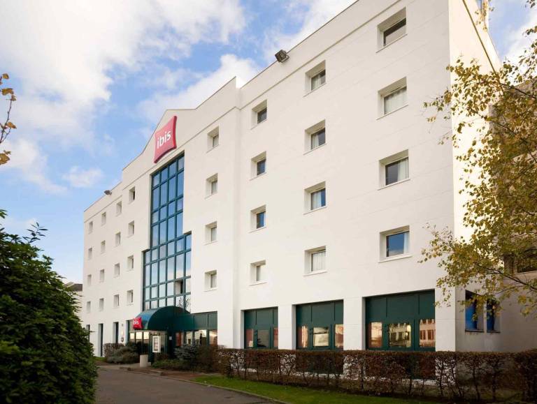 Hotel Mermoz Paris Le Bourget in Aubervilliers