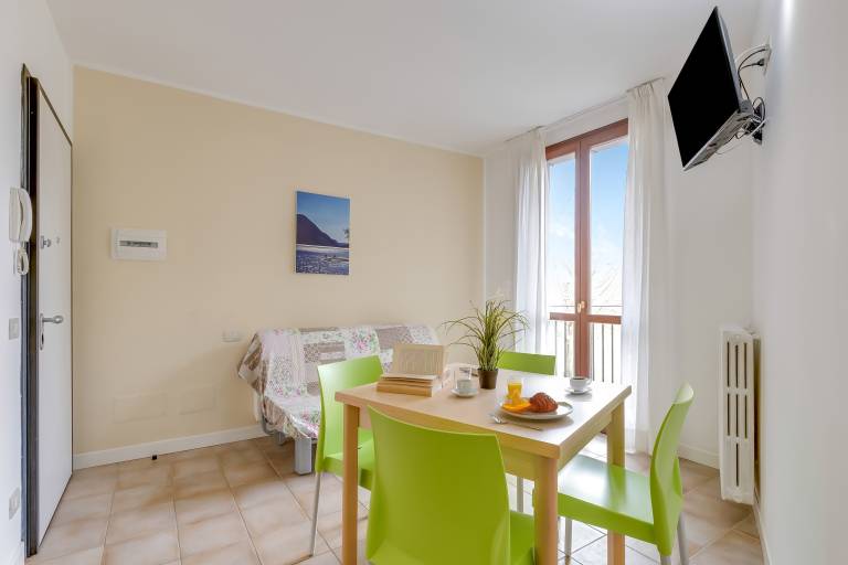 Rental apartment with yard | Mountain view in Porlezza