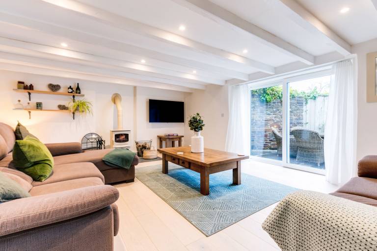 Fully equipped charming cottage with hot tub, terrace & garden | Beach view | Pets are welcome — photo 4