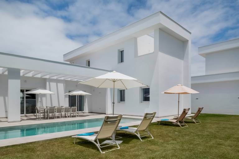 Family-friendly lovely villa with fast internet, garden & patio | Beach nearby | Suitable for remote work | Pets allowed — photo 3