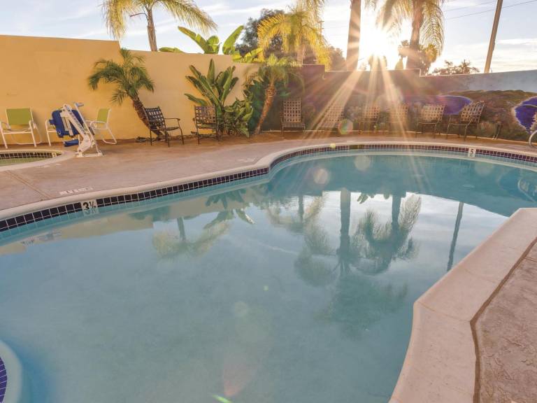 La Quinta Inn & Suites by Wyndham San Diego Mission Bay — photo 3