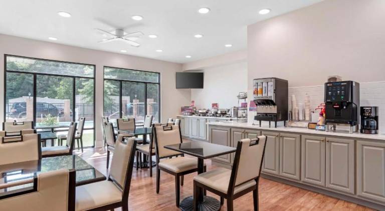 Best Western Plus Two Rivers Hotel & Suites — photo 4