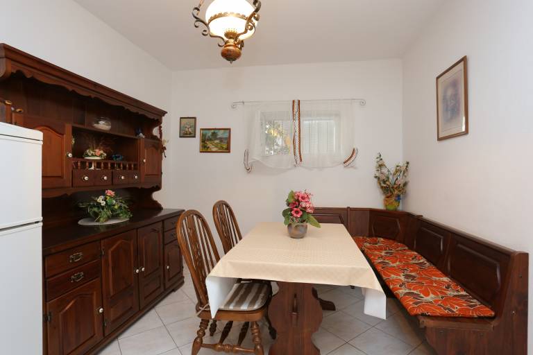 Four-bedroom apartment with terrace and sea view Nemira (Omiš) (A-4652-a) — photo 4