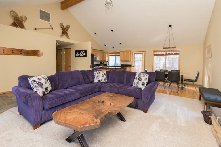 The Quails Nest! SW Bend Custom Family Friendly Home Fire pit Pac Man — photo 3