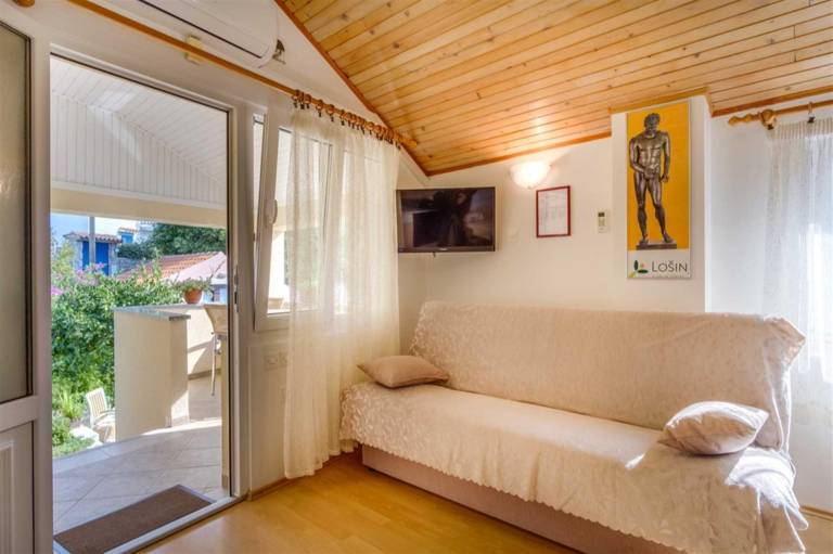 Pleasant apartment with terrace, barbecue & garden | Pet-friendly in Mali Losinj