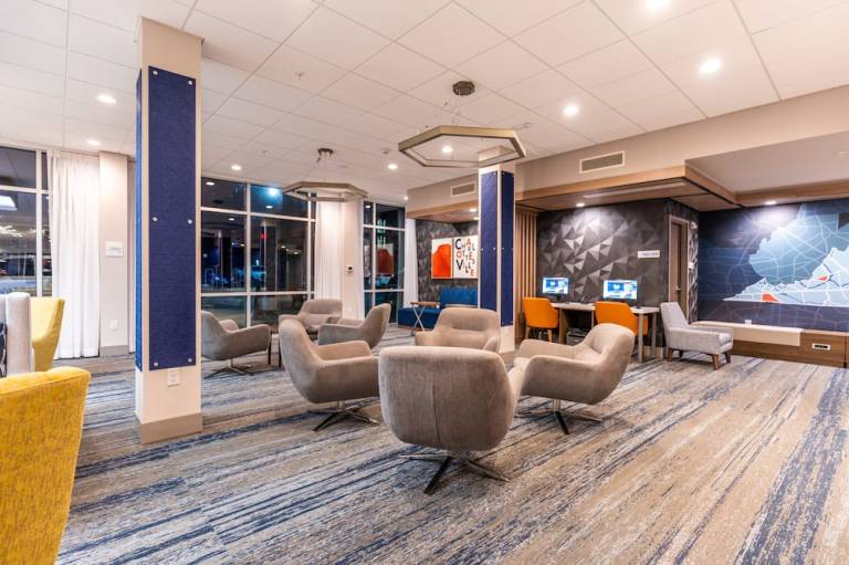 Holiday Inn Express & Suites Charlottesville by IHG