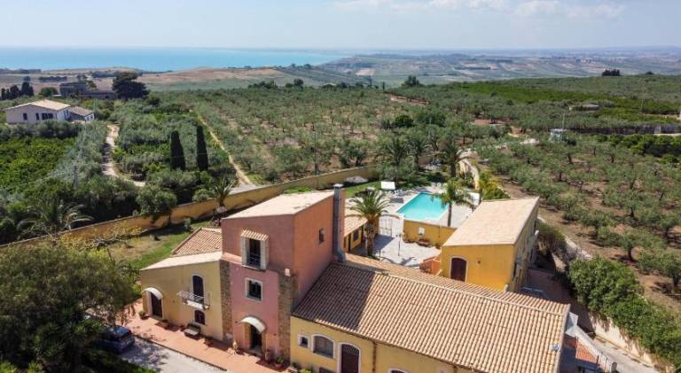 House with patio, yard & pool | Dogs allowed in Sciacca
