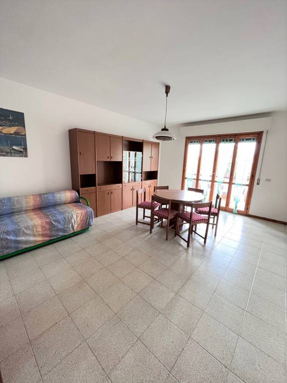 Rental apartment with patio in Camerano