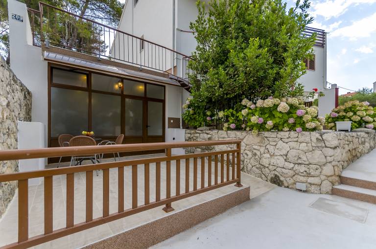 Beautiful holiday apartment with patio | Sea view | Pets allowed — photo 3
