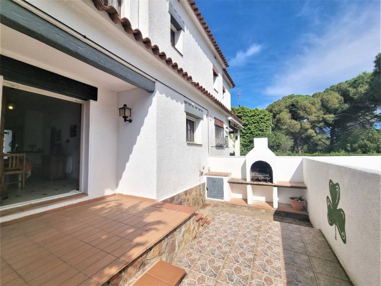 Fully equipped lovely villa with garden, patio & grill | Next to the beach | Pets allowed — photo 4